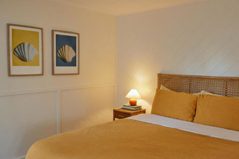 BAY PROPERTIES . The Sailors Bungalow - Accommodation Whitsundays 3
