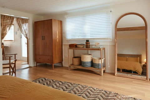 BAY PROPERTIES . The Sailors Bungalow - Accommodation Whitsundays 4