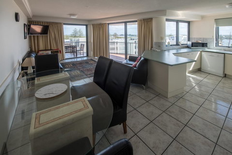Centrepoint Apartments Caloundra - Accommodation Whitsundays 38