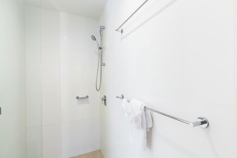 Boathouse Port Of Airlie - Accommodation Whitsundays 17