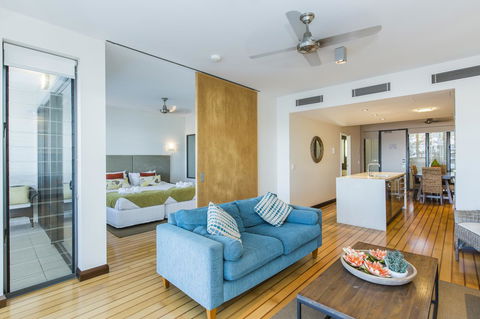 Boathouse Port Of Airlie - Accommodation Whitsundays 5