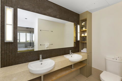 Boathouse Port Of Airlie - Accommodation Whitsundays 12