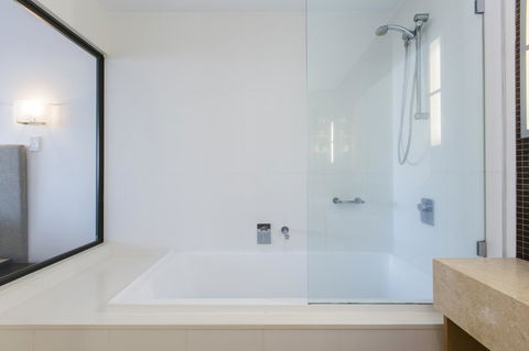 Boathouse Port Of Airlie - Accommodation Whitsundays 13