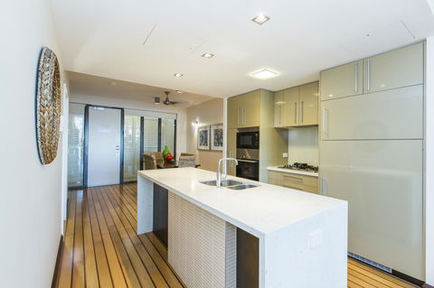 Boathouse Port Of Airlie - Accommodation Whitsundays 8