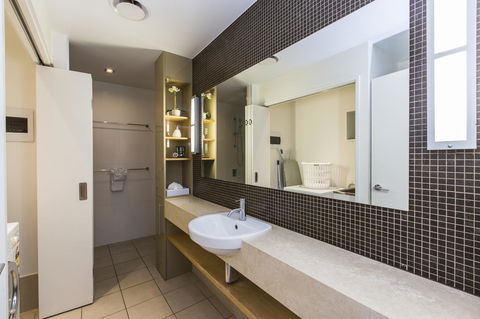 Boathouse Port Of Airlie - Accommodation Whitsundays 18