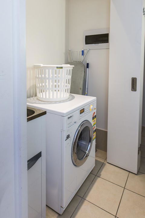 Boathouse Port Of Airlie - Accommodation Whitsundays 19