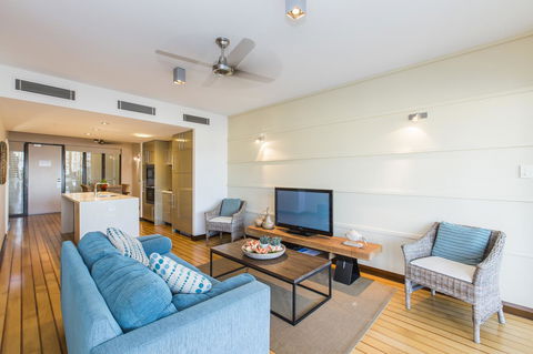 Boathouse Port Of Airlie - Accommodation Whitsundays 9