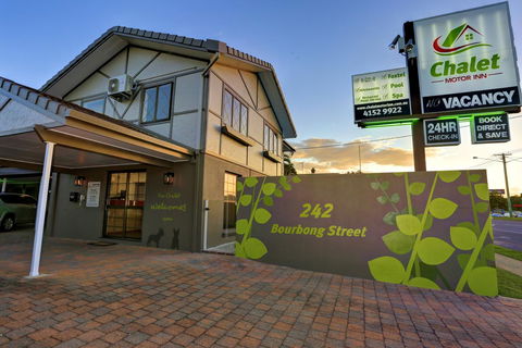 Chalet Motor Inn - Accommodation Whitsundays 8