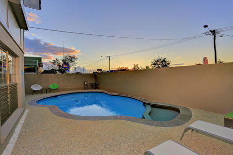 Chalet Motor Inn - Accommodation Whitsundays 11