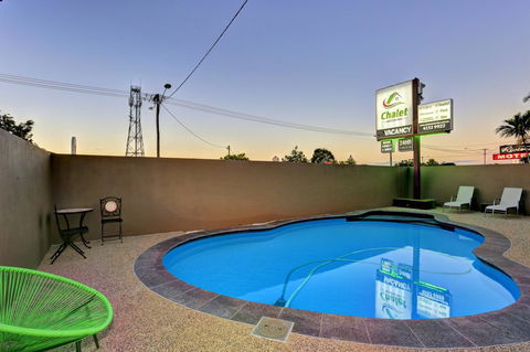 Chalet Motor Inn - Accommodation Whitsundays 12