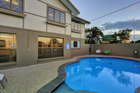 Chalet Motor Inn - Accommodation Whitsundays 13