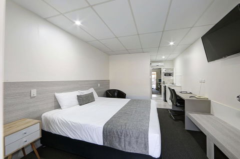 Chalet Motor Inn - Accommodation Whitsundays 14