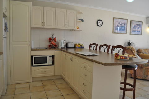 Burleigh Palms Holiday Apartments - Accommodation Whitsundays 18