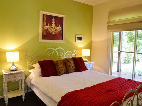 Apple Tree Cottage Montville - Accommodation Whitsundays 18