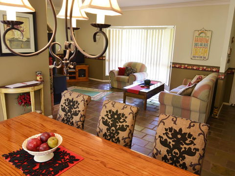 Apple Tree Cottage Montville - Accommodation Whitsundays 5