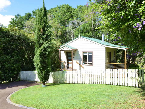 Apple Tree Cottage Montville - Accommodation Whitsundays 15