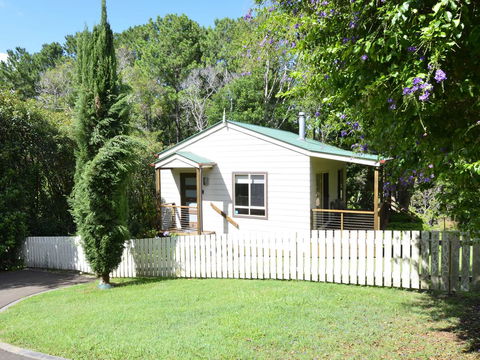 Apple Tree Cottage Montville - Accommodation Whitsundays 2