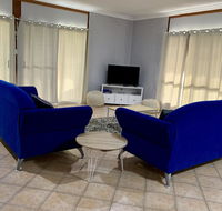 Bees Place - 3 bedroom home on 10 acres of land with distant ocean views - Accommodation Whitsundays