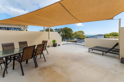 Waterfront Views From Private Rooftop Balcony - Bayview South Esp, Bongaree - Accommodation Whitsundays 2
