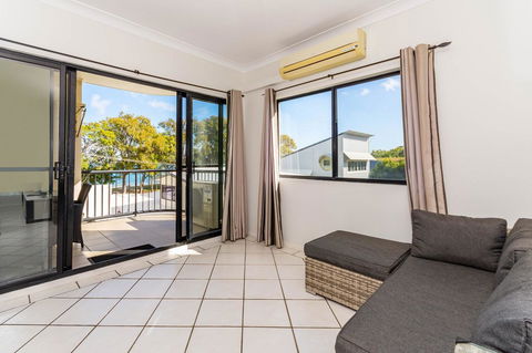 Waterfront Views From Private Rooftop Balcony - Bayview South Esp, Bongaree - Accommodation Whitsundays 4