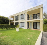 'Bagnall Views' 2/161 Government Rd - Stylish  modern duplex across the road to the waters edge