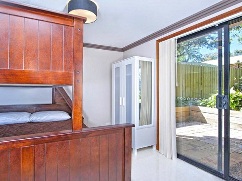 'Beach Break 2', 2/10 Lionel St - Downstairs Unit With Aircon - Accommodation Whitsundays 1