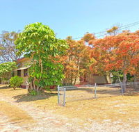 'Daves Place' 27 Rigney St - Holiday house with WIFI Aircon  Boat Parking - Accommodation Whitsundays