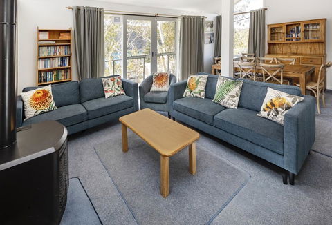 'Matilda' - Spacious & Centrally Located With Great Lake Views - Accommodation Whitsundays 1