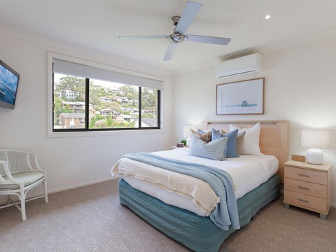 'Sandy Point Haven', 21a Sandy Point Rd - Stylish Haven With WIFI, Air Conditioning & Water Views - Accommodation Whitsundays 0