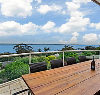 'The Bay' 25 Wallawa Rd - huge home with aircon spectacular views  chromecast
