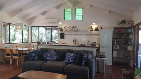 1 Bedroom Home Surrounded By Nature - Accommodation Whitsundays 2