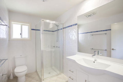 11 Riley St - Stylishly Modern - Accommodation Whitsundays 2