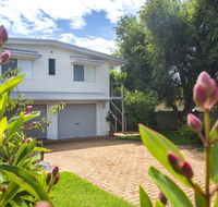 11 Riley St - Stylishly Modern - Accommodation Whitsundays
