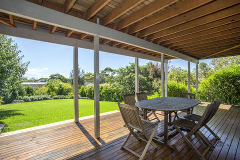11 Riley St - Stylishly Modern - Accommodation Whitsundays 3