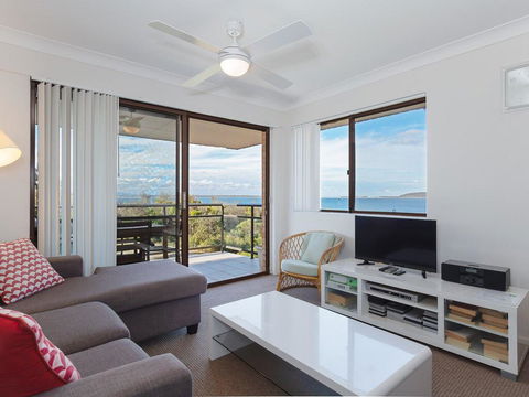 12 'Intrepid' 3 Intrepid Close - Right On The Beachfront - Accommodation Whitsundays 2