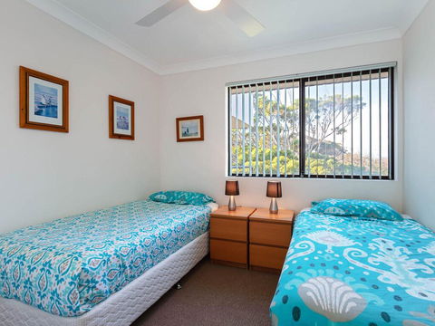 12 'Intrepid' 3 Intrepid Close - Right On The Beachfront - Accommodation Whitsundays 3