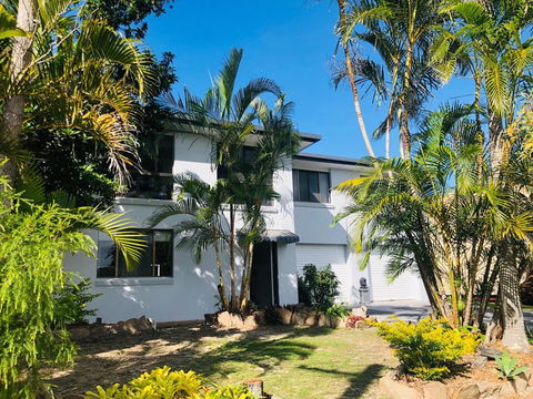 12 Cooloola Drive - Family Home, Close To Beach, Pet Friendly - Accommodation Whitsundays 3