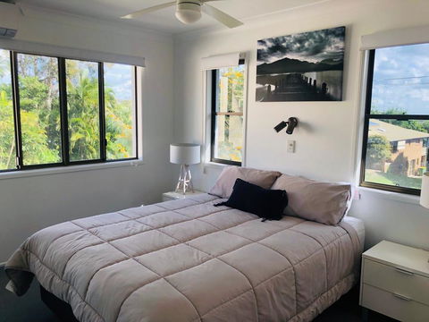 12 Cooloola Drive - Family Home, Close To Beach, Pet Friendly - Accommodation Whitsundays 1