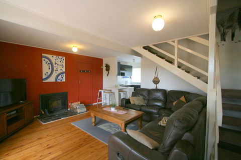 14 Cobbon Crescent Jindabyne - Accommodation Whitsundays 0