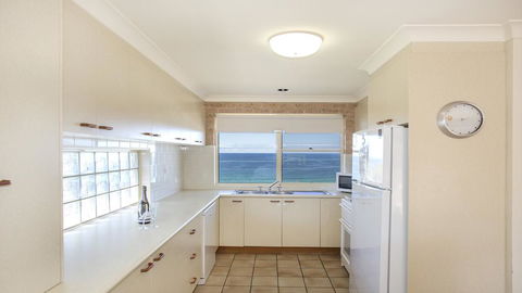143 Mitchell Pde - Magnificent Outlook - Accommodation Whitsundays 3