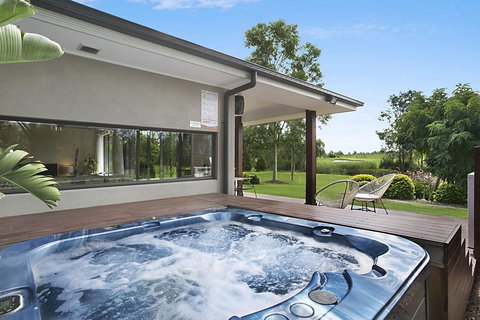 1OAK - Accommodation Whitsundays 0