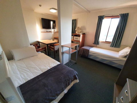 2 Lakeview Plaza - Accommodation Whitsundays 0