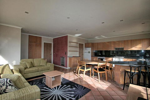 2 Munyang Street, Jindabyne - Accommodation Whitsundays 0