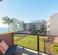 24 'The Poplars' 34 Magnus Street - views aircon WIFI Netflix  Pool