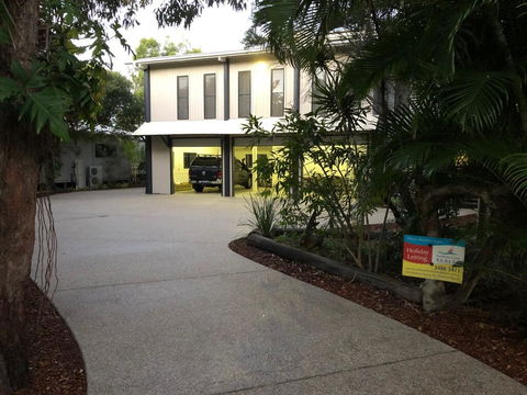 25 Naiad Court - Rainbow Shores, The Ultimate Beachside Executive Property, Air Conditioned - Accommodation Whitsundays 0