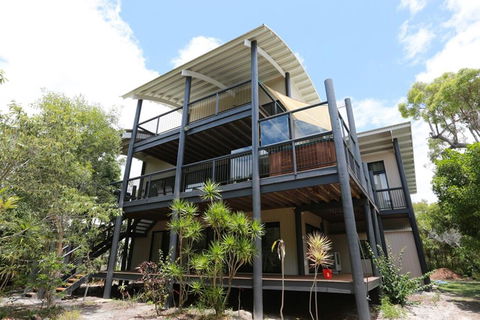 25 Naiad Court - Rainbow Shores, The Ultimate Beachside Executive Property, Air Conditioned - Accommodation Whitsundays 3