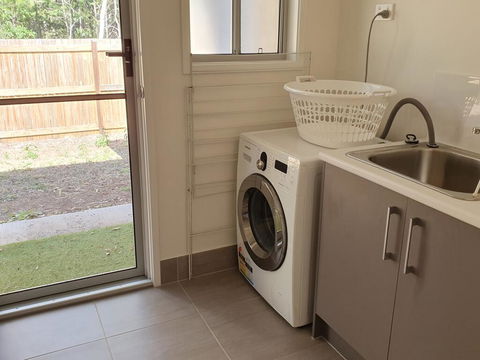 26 Satinwood Drive- Low Set Modern, Sleeps 8 - Accommodation Whitsundays 1