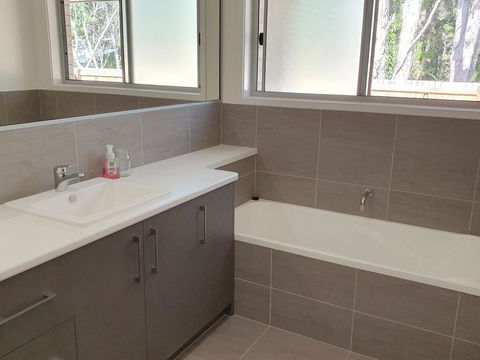 26 Satinwood Drive- Low Set Modern, Sleeps 8 - Accommodation Whitsundays 2
