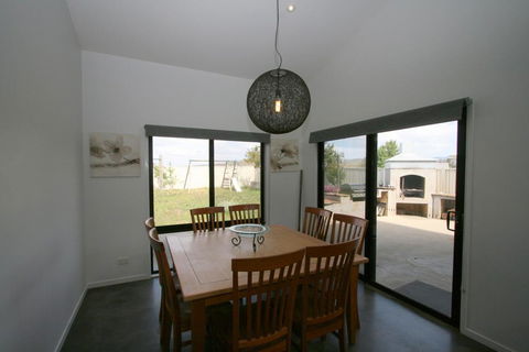 26 Twynam Street - Accommodation Whitsundays 3