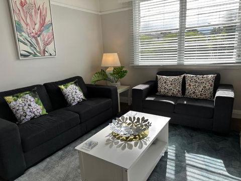Daisy Cottage On Duke 2BR - Accommodation Whitsundays 4